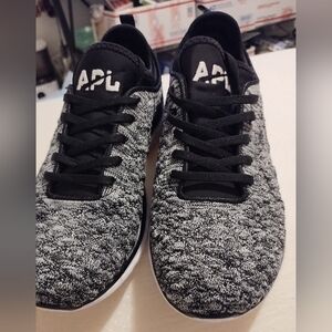 APL techloom phantom W.  Women's 8.5 (nwot)